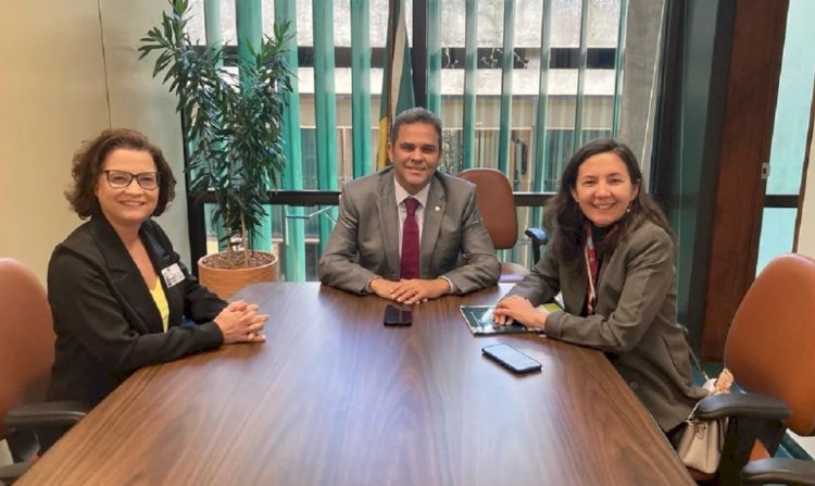 O deputado federal Priante se reuniu com a Reitora da Universidade Federal do Oeste do Pará.